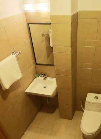 Imagen de la habitación del Hotel Airport City. Foto 23