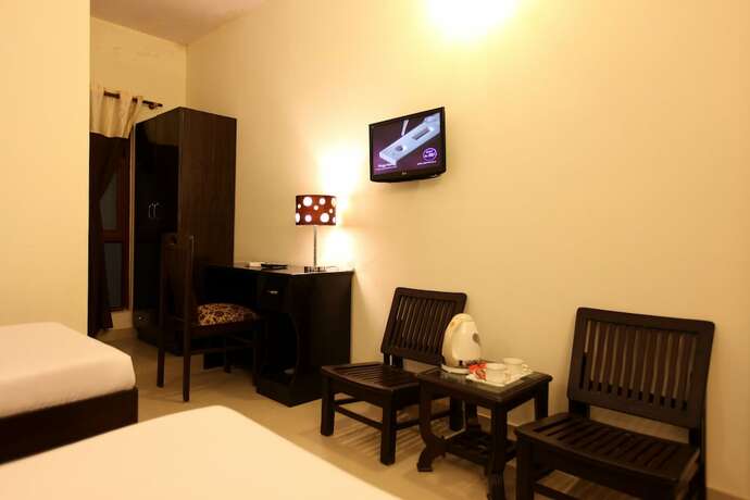 Imagen de la habitación del Hotel Airport City. Foto 26