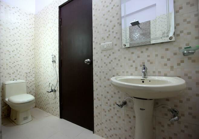 Imagen de la habitación del Hotel Airport City. Foto 27