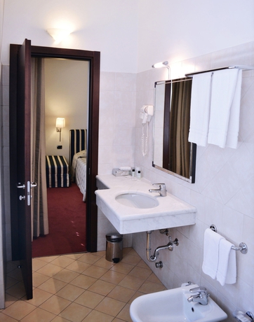 Imagen de la habitación del Hotel Airport, Florencia. Foto 5