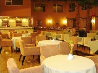 Imagen del bar/restaurante del Hotel Airport Garden. Foto 1