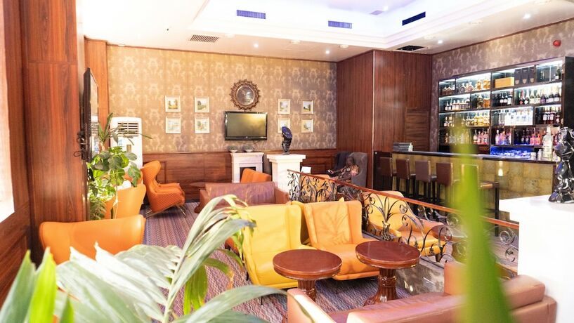 Imagen del bar/restaurante del Hotel Airport Golden Tulip.. Foto 11