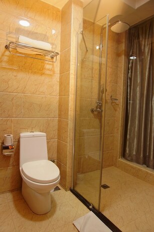 Imagen de la habitación del Hotel Airport Golden Tulip.. Foto 16