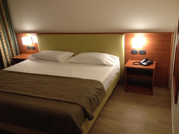 Imagen de los interiores del Hotel Airport, Grassobbio. Foto 11