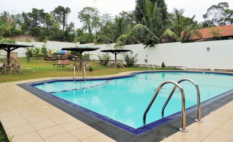 Imagen de la piscina del Hotel Airport Green View Resort. Foto 14