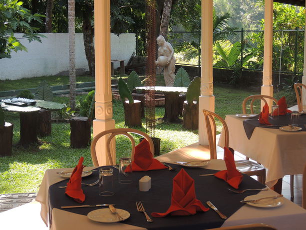 Imagen de los interiores del Hotel Airport Green View Resort. Foto 13