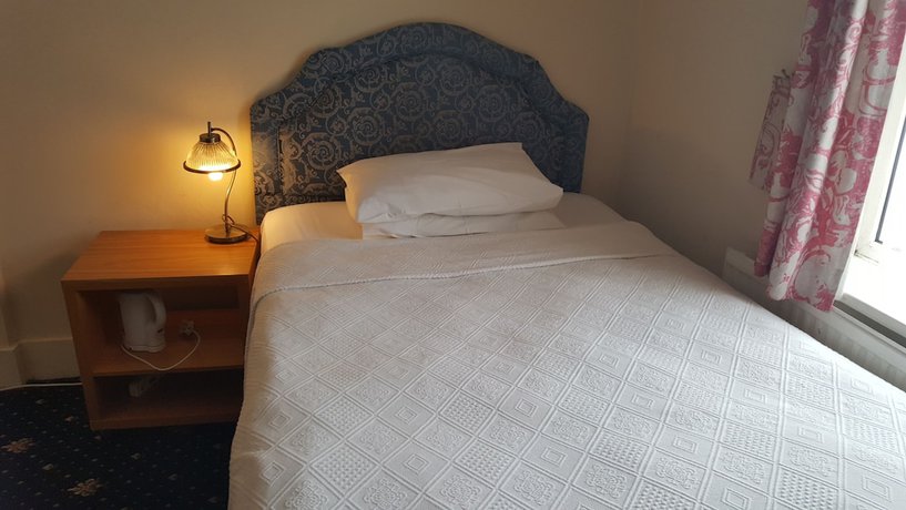 Imagen de la habitación del Hotel Airport Guest House, Colnbrook. Foto 2