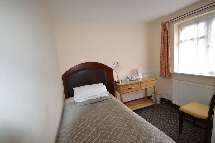Imagen de la habitación del Hotel Airport Guest House, Colnbrook. Foto 4