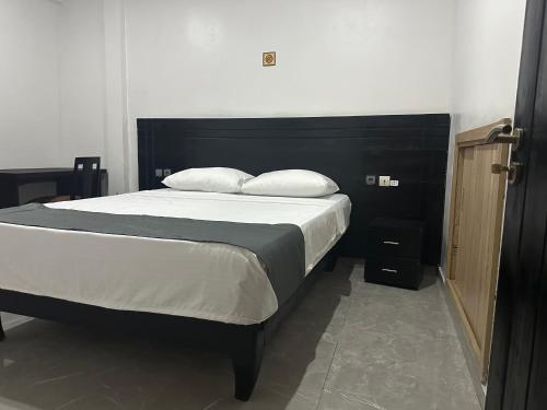 Imagen de la habitación del Hotel Airport INN, Lom&eacute;. Foto 16