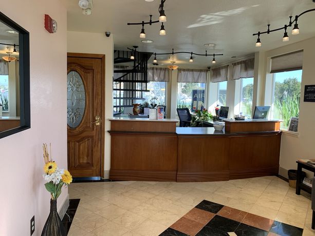Imagen de los interiores del Hotel Airport Inn, South San Francisco. Foto 17