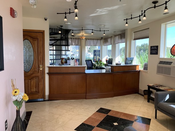 Imagen de los interiores del Hotel Airport Inn, South San Francisco. Foto 18