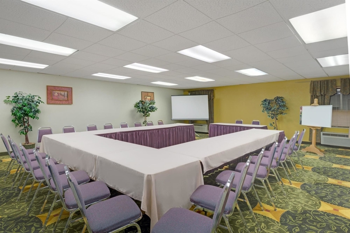 Imagen de los interiores del Hotel Airport Lodging Inc.. Foto 9