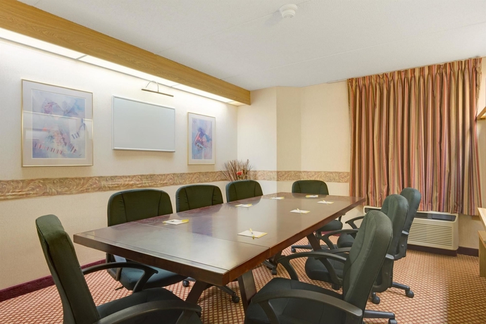 Imagen de los interiores del Hotel Airport Lodging Inc.. Foto 10
