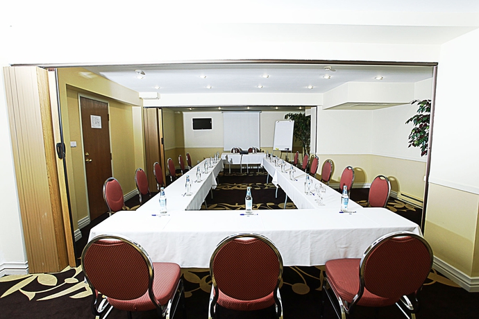 Imagen de los interiores del Hotel Airport Mara. Foto 12