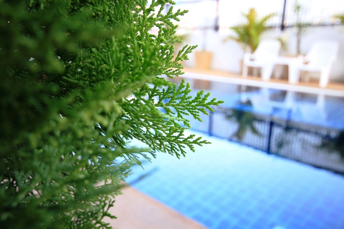 Imagen de la piscina del Hotel Airport Resident 2. Foto 16