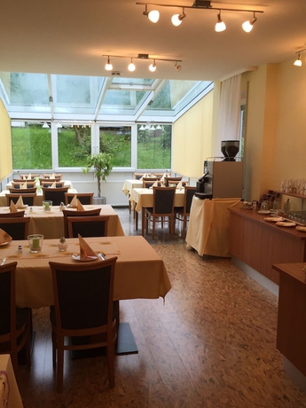 Imagen del bar/restaurante del Hotel Airport Stetten. Foto 4