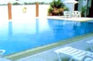 Imagen de la piscina del Hotel Airport Suite Bangkok. Foto 5