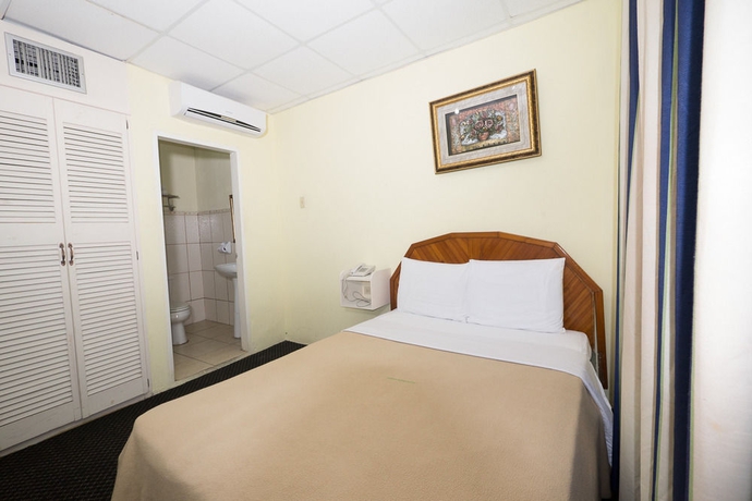 Imagen de la habitación del Hotel Airport Suites. Foto 4