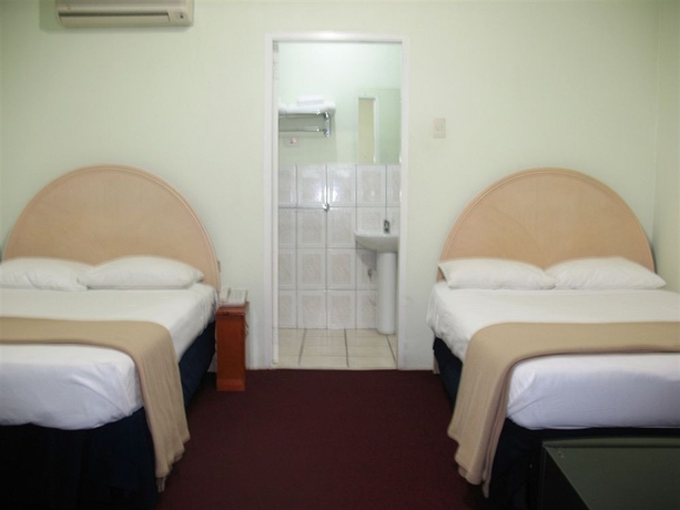 Imagen de la habitación del Hotel Airport Suites. Foto 6