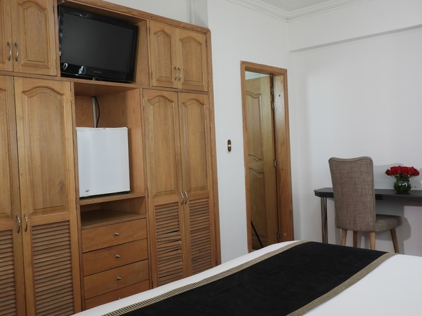 Imagen de la habitación del Hotel Airport Travel. Foto 16