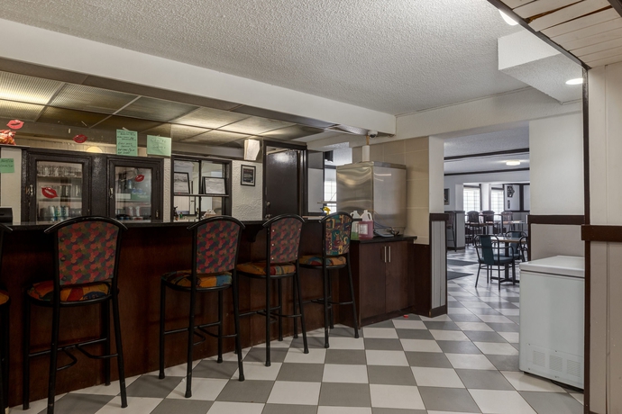 Imagen del bar/restaurante del Hotel Airport Traveller's Inn. Foto 5