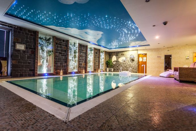 Imagen de la piscina del Hotel Airport View and Secret Spa. Foto 19