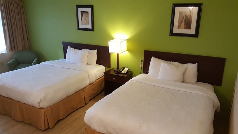 Imagen de la habitación del Hotel Airport Waterfront Inn. Foto 3