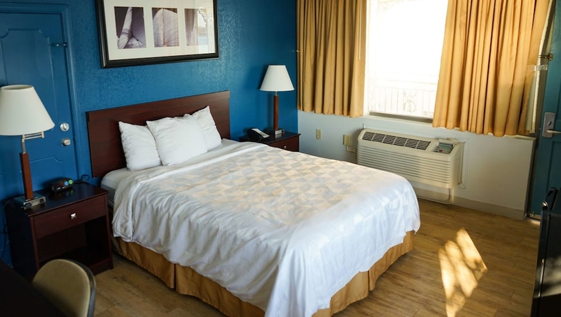 Imagen de la habitación del Hotel Airport Waterfront Inn. Foto 7