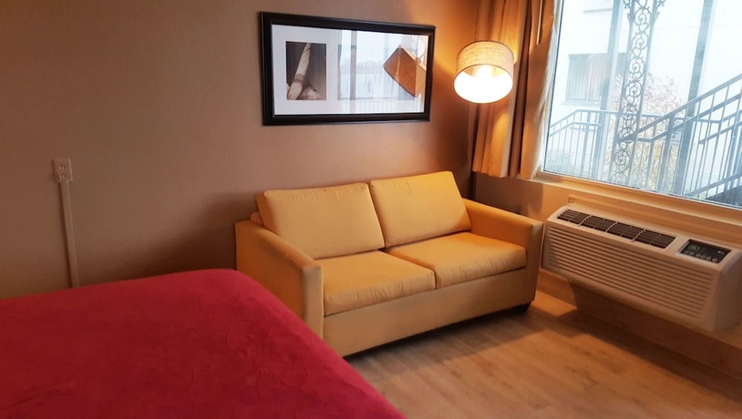 Imagen de la habitación del Hotel Airport Waterfront Inn. Foto 9