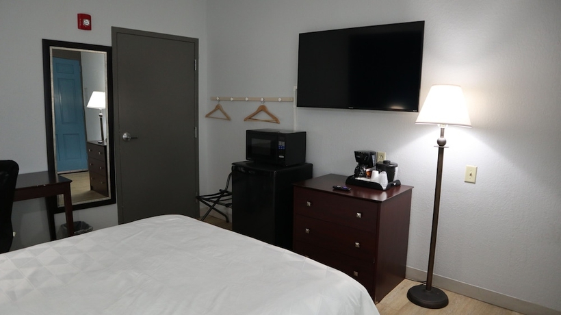Imagen de la habitación del Hotel Airport Waterfront Inn. Foto 15