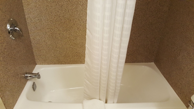 Imagen de la habitación del Hotel Airport Waterfront Inn. Foto 17