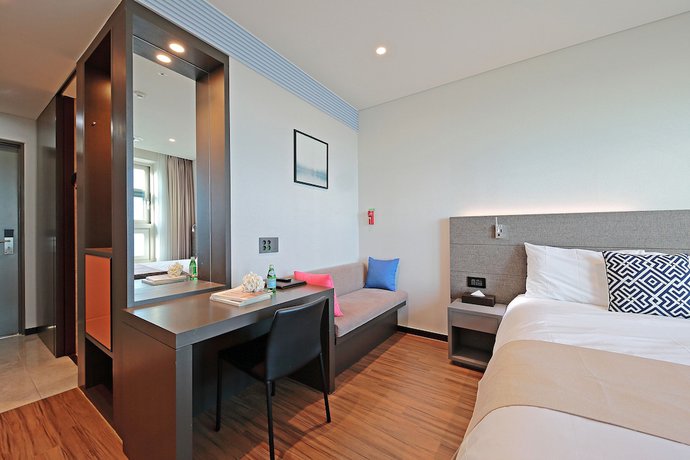 Imagen de la habitación del Hotel Airsky. Foto 5