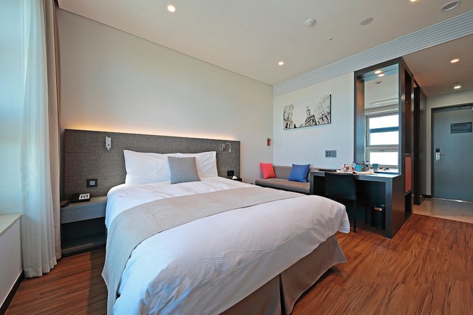 Imagen de la habitación del Hotel Airsky. Foto 9