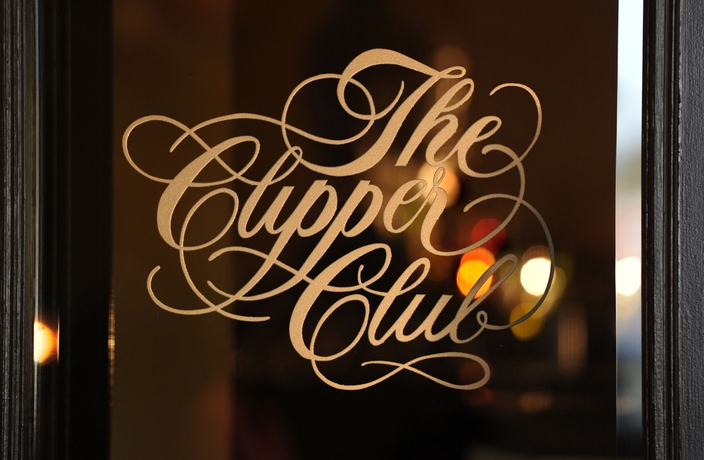 Imagen del bar/restaurante del Hotel Airtel Plaza. Foto 2