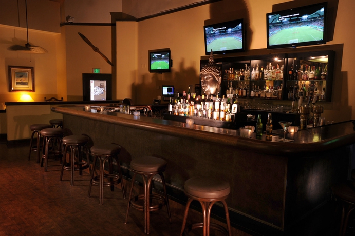 Imagen del bar/restaurante del Hotel Airtel Plaza. Foto 3