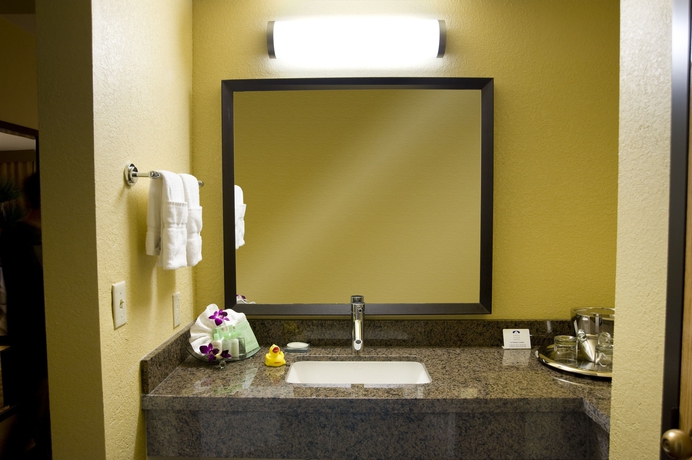 Imagen de la habitación del Hotel Airtel Plaza. Foto 12