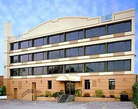 Imagen de los exteriores del Hotel Airway Inn. Foto 11