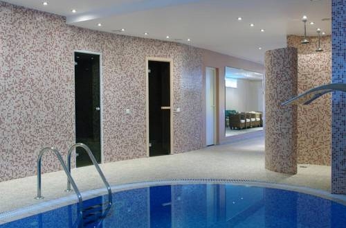 Imagen de la piscina del Hotel Aismares. Foto 6
