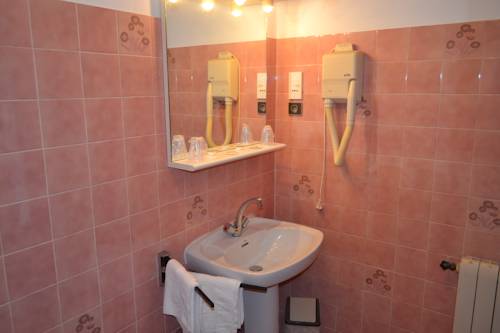 Imagen de la habitación del Hotel Aitone. Foto 15