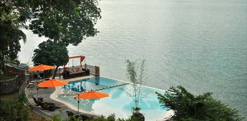 Imagen de la piscina del Hotel Aiyanar Beach and Dive Resort. Foto 18