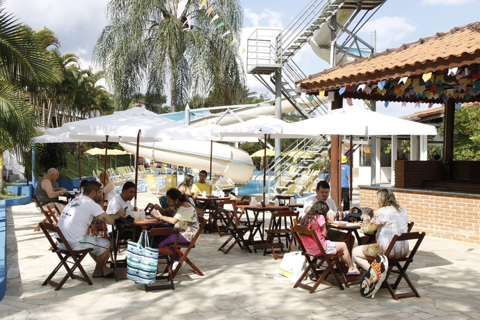 Imagen de la piscina del Hotel Aizen. Foto 14