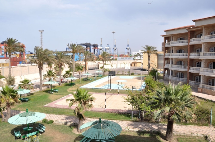 Imagen de la piscina del Hotel Ajami Armed Forces Apartments. Foto 17