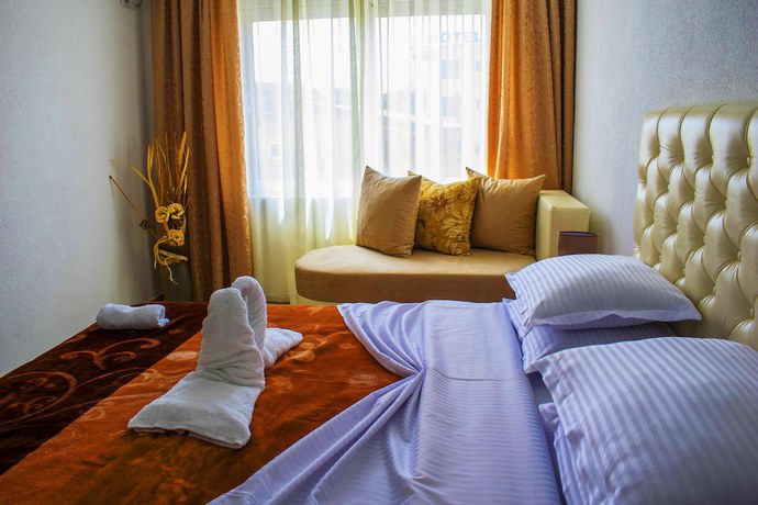 Imagen de la habitación del Hotel Ajana. Foto 13