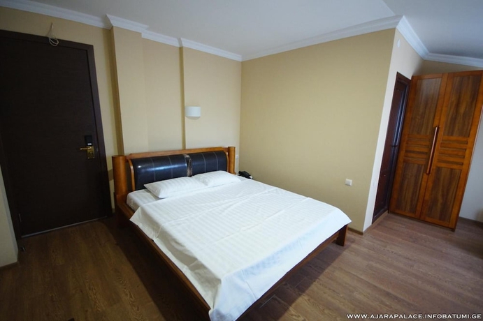 Imagen de la habitación del Hotel Ajara Palace. Foto 6