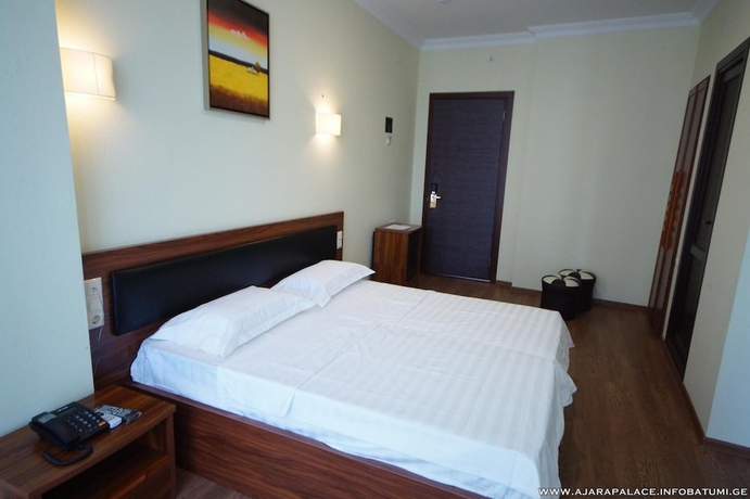 Imagen de la habitación del Hotel Ajara Palace. Foto 7