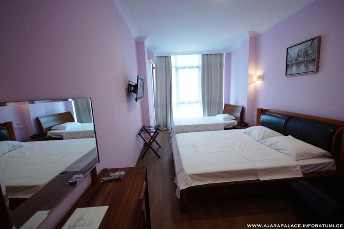 Imagen de la habitación del Hotel Ajara Palace. Foto 10