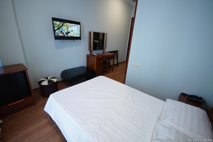 Imagen de la habitación del Hotel Ajara Palace. Foto 11