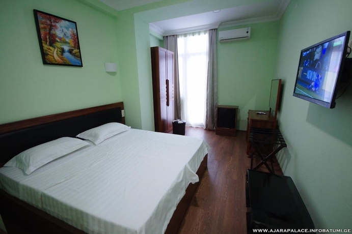 Imagen de la habitación del Hotel Ajara Palace. Foto 14