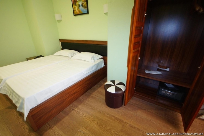 Imagen de la habitación del Hotel Ajara Palace. Foto 19