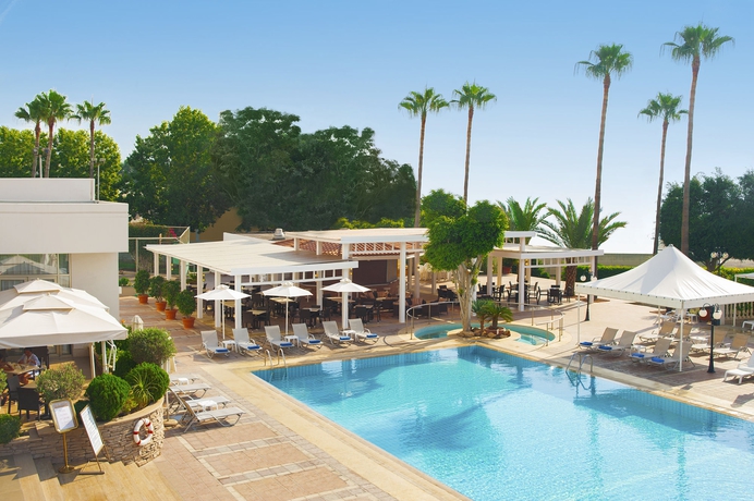 Imagen de la piscina del Hotel Ajax, Limasol. Foto 15